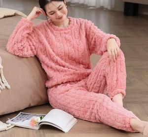 Nuovo inverno <span class=keywords><strong>in</strong></span> velluto corallo comodo <span class=keywords><strong>in</strong></span> <span class=keywords><strong>cotone</strong></span> semplice moda Set caldo abbigliamento da notte per la casa Set di pigiami termici da <span class=keywords><strong>donna</strong></span> - Product Image 3