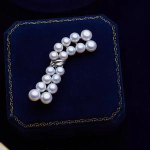 Broche en perles d'eau douce naturelles, accessoire de poitrine rétro haut de gamme, simple et polyvalent, avec motif numéro, de Xiaohongshu - Product Image 2