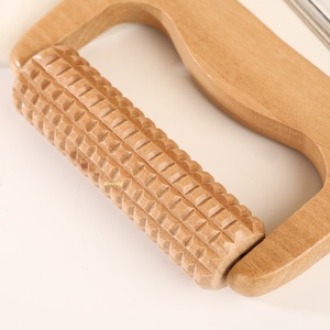 Rouleau de massage manuel en bois, appareil de massage des méridiens, pour jambes, dos, corps entier, universel, en bois massif, planche de relaxation Gua Sha musicale - Product Image 3