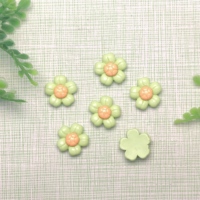 100 pz/lotto in resina 3D margherita fiori cabochon colorato Kawaii Mini abbellimenti floreali per Scrapbooking decorazione Applique di nozze
