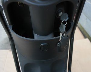 Vélo électrique urbain pour adultes, idéal pour la mobilité quotidienne en ville et les trajets confortables. - Product Image 5