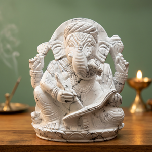 Statue de Ganesha en howlite sculptée à la main, pierre précieuse blanche veinée, idole hindoue du dieu éléphant à quatre bras, décoration d'autel - Product Image 1