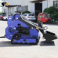 22 HP EPA Engine Mini Skid Steer Loader Backhoe Loader Front Loader Pompa Tiga Tahap Silinder Ganda Bantalan 1 Tahun Garansi Global
