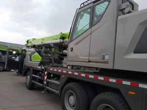 Chinesische Marke ZTC250 LKW-Kran 25 Tonnen Dieselbetrieben Vollhydraulisches System 4-Ausleger Leistungsstarke Performance mit Kerngetriebe - Product Image 5