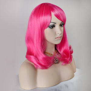 Perruque pour <span class=keywords><strong>femme</strong></span> style européen et américain, franges latérales, <span class=keywords><strong>cheveux</strong></span> bouclés, <span class=keywords><strong>coupe</strong></span> en forme <span class=keywords><strong>de</strong></span> poire, rouge rosé, fibre haute température, directement <span class=keywords><strong>de</strong></span> l'usine - Product Image 2