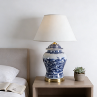 Lampe de table en porcelaine bleue et blanche d'inspiration vintage, style jarre de temple, avec abat-jour en lin plissé, 80 cm de haut
