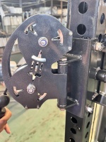 Appareil d'entraînement centrifuge à volant d'inertie pour l'entraînement de force isoinertielle, machine d'exercice excentrique murale pour la performance athlétique