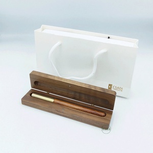 Fabricants de produits en bois : Fabrication sur mesure, échantillonnage, bois massif (hêtre, noyer noir), porte-cartes de téléphone portable, calendriers, cartes de notes - Product Image 6