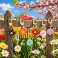 Ensemble de porte-clés marguerites multicolores, breloque fleur en émail souple, porte-clés en métal doré, pendentif de sac, accessoire de voiture, cadeau pour elle