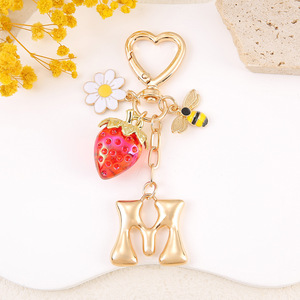 Portachiavi con Moschettone in Lega di Zinco e Resina, 26 Lettere, Ciondolo a Forma di <span class=keywords><strong>Fragola</strong></span> e Ape, Multicolore, Tendenza Moda per Borse da Donna - Product Image 6