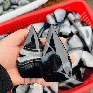 Vente en gros de pierres de guérison en cristal d'agate de sardonyx noir naturel, pierre de cristal en forme de torche, artisanat en cristal pour la décoration et les cadeaux - Product Image 3