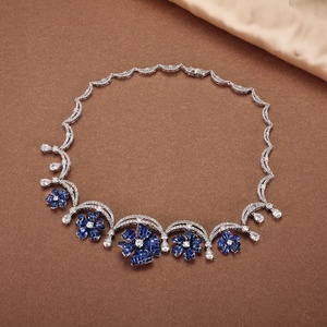 طقم مجوهرات نسائي فاخر بتصميم زهرة الزركون الأمريكية والأسبنيل الأزرق بترصيع مخفي - Product Image 5