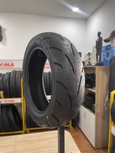 Neumático Tubeless para Scooter K241 3.50-10 100/90-10 de Alto Agarre de KUMATIRE VIETNAM - Product Image 5