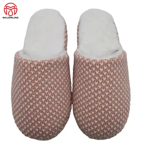 Pantufas femininas de malha, chinelos de espuma de memória confortáveis casa antiderrapante com peles falsas sola de borracha