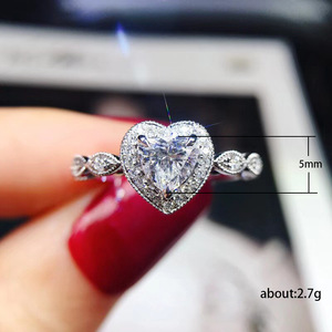 Anello da donna con zirconi lucidi a forma di cuore, design unico ed elegante, perfetto per San Valentino, per feste quotidiane, gioiello da dito abbinabile a tutto, regalo - Product Image 4