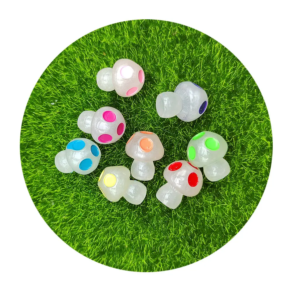 Hot Selling 100Pcs/Bag Resin Mini Mushroom Glowing in The Dark Figurines Ornaments For Fairy Garden Dollhouse Craft Decoration