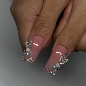 Ongles à presser style européen et américain, 24 pièces, longs, forme cercueil, <span class=keywords><strong>rose</strong></span> nude, French manucure <span class=keywords><strong>avec</strong></span> <span class=keywords><strong>strass</strong></span> papillon – Vente chaude - Product Image 2