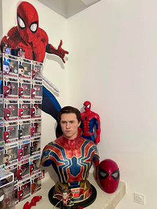 Busto Realistico di Tom Holland Spider-Man con Trapianto di Capelli, Statua in Resina a Mezzo Busto con Tuta Iron Spider, Collezione Personaggi <span class=keywords><strong>Marvel</strong></span> - Product Image 3