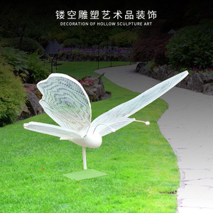 Sculpture de papillon en métal forgé, pièce d'art abstraite ajourée, décoration extérieure pour pelouse et jardin - Product Image 3