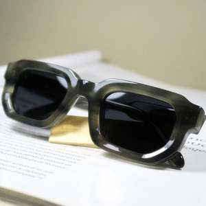 Lunettes de soleil polarisées carrées rétro de haute qualité 2025 avec logo personnalisé, protection UV400, monture épaisse en acétate, petites lunettes de soleil pour hommes et femmes - Product Image 2