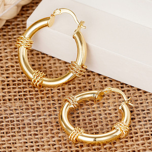 Orecchini a polsino in metallo intrecciato da donna, gioielli creativi minimalisti alla moda, accessorio di tendenza per l'uso quotidiano - Product Image 4