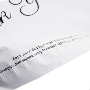 Sac d'expédition personnalisé avec logo, finition mate, poignée de luxe, double adhésif auto-scellant, pour chaussures, sous-vêtements, chaussettes, fourrure, en polyéthylène - Product Image 2