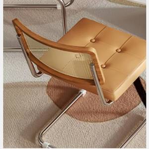 Silla de Comedor con Respaldo de Ratán, Asiento Tapizado en Cuero, Estructura Cromada, Diseño Moderno - Product Image 3