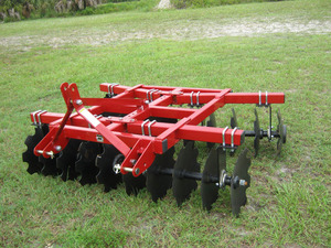 Herse à disques légère à attelage 3 points pour l'agriculture – Outil <span class=keywords><strong>de</strong></span> travail <span class=keywords><strong>du</strong></span> sol efficace et durable pour les petites et moyennes exploitations agricoles - Product Image 1
