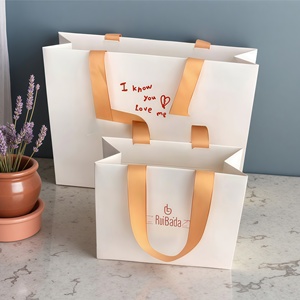 Logo personnalisé, cadeaux biodégradables, sacs en papier pour magasins de vêtements, sacs à chaussures avec poignées, sacs en papier blanc couché - Product Image 1