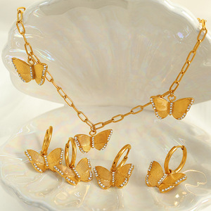 Conjunto de Joyería de Mariposa, Collar y Aretes de Oro con Zirconia Engastada en Bisel para Mujer, Uso Diario - Product Image 1