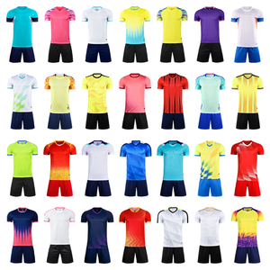 เสื้อฟุตบอลประเภท FCB เสื้อฟุตบอลลายทางสีน้ำเงินแดงพิมพ์โลโก้ที่กำหนดเองผ้าระบายอากาศสำหรับผู้ชายแฟนเยาวชนสั่งซื้อจำนวนมาก - Product Image 4