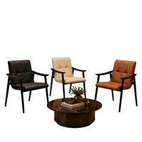 Fauteuil en cuir capitonné moderne