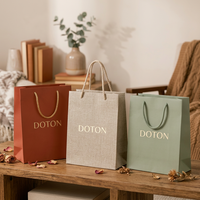 Sac en kraft rigide de luxe imprimé sur mesure avec cordon de serrage, sac de shopping en gros pour boutique, emballage de chaussures, mode haut de gamme