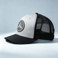 Gorra Trucker Vintage para Exteriores con Logotipo de Parche Tejido, Frente Gris, Parte Trasera de Malla Negra, Cierre Ajustable con Broche, Gorra de Malla Unisex a la Moda