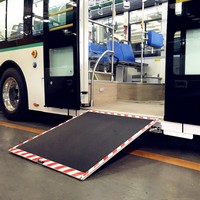 Pentes de rampe de fauteuil roulant en aluminium électrique de MiniBus de bus de ville de plancher bas pour la capacité de chargement 350kg moteur de 12V/24V certifié CE