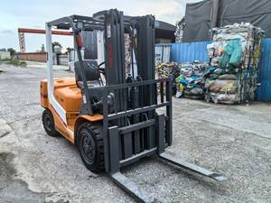 Chariot élévateur diesel TCM de 3,5 tonnes avec hauteur de levage de 4,5 m, moteur et roulement pour les mines, les chantiers de construction, les ports - Product Image 3