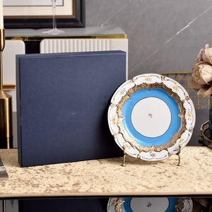 Platos de Porcelana Dorada de Lujo de Nuevo Diseño, Más Vendidos, de 8+10 Pulgadas, con Personalización para Banquetes de Boda - Product Image 3