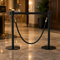 U-förmiger Absperrpfosten mit einziehbarem Gurt und geflochtenem Hanfseil für Menschenmengenkontrolle und Warteschlangenabsperrung in Hotels, Banken, Flughäfen und auf Ausstellungen