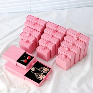 Boîte cadeau de luxe moderne rose vif carrée en papier, prête à être expédiée, avec tiroir coulissant et option de logo personnalisé - Product Image 1
