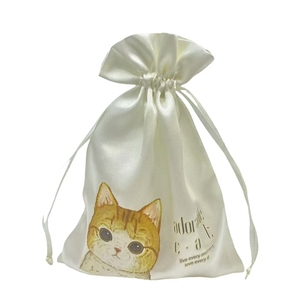 Sac cadeau en satin personnalisé avec cordon de serrage, impression par transfert thermique, estampage à chaud - Product Image 2