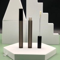 Nouveau design tendance, tube de brillant à lèvres carré long et fin, givré, vide, transparent, avec applicateur doe foot pour marque de cosmétiques