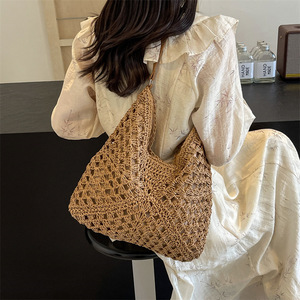 Borse a Spalla Morbide e Slouchy in Rafia Naturale Beige Tan Intrecciata a Mano all'Uncinetto, un Must-Have Estivo - Product Image 2