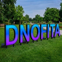 Lettres géantes autoportantes résistantes aux intempéries, lettres en relief RGB, enseigne LED personnalisée, lettres LED pour extérieur, parc, centre commercial, place publique