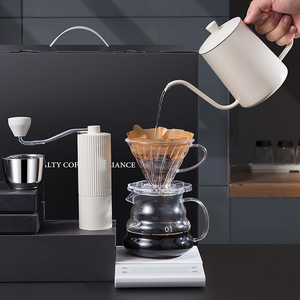 ชุดเครื่องชงกาแฟที่สมบูรณ์รวมถึงหยดแก้วเบียร์ที่กรองนำมาใช้ใหม่และวัดตักเกรดเชิงพาณิชย์