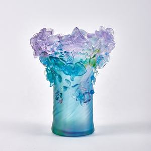 Jarrón Decorativo Artístico para el Hogar con Degradado de Color Morado y Diseño de Hortensias - Product Image 1