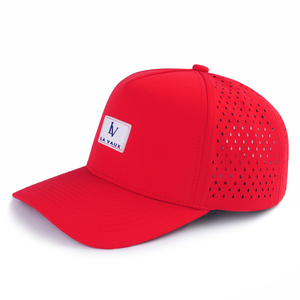 Leistungsstarke Wasserdichte ROTE Perforierte Bestickte GUMMI-PATCH Lasergeschnittene Loch-Baseballkappe für Herren - Product Image 1
