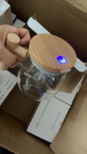Taza de café con agitación magnética automática 2024, vaso mezclador de vidrio para batidos, botella de agua con asa de madera y funciona con batería - Product Image 2