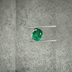 Émeraude naturelle zambienne certifiée IGI de 3,90 carats, taille coussin, vert vif, pour bagues, pendentifs, colliers et boucles d'oreilles de luxe - Product Image 1