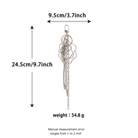 Breloque de sac en métal creux personnalisée ODM en forme de rose avec longue chaîne à pompon pour sac à dos, rétroviseur de voiture, veste en jean, flacon de parfum
