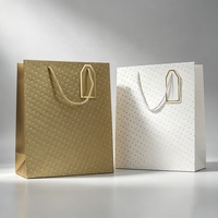 Trendige Geschenkverpackungstaschen im Angebot: Luxuriöse, elegante, goldgeprägte, umweltfreundliche Geschenk- und Einkaufspapiertüten mit Griff und Anhänger